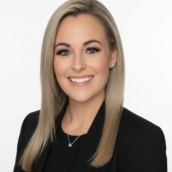 Candis Deisler Professional Headshot 1